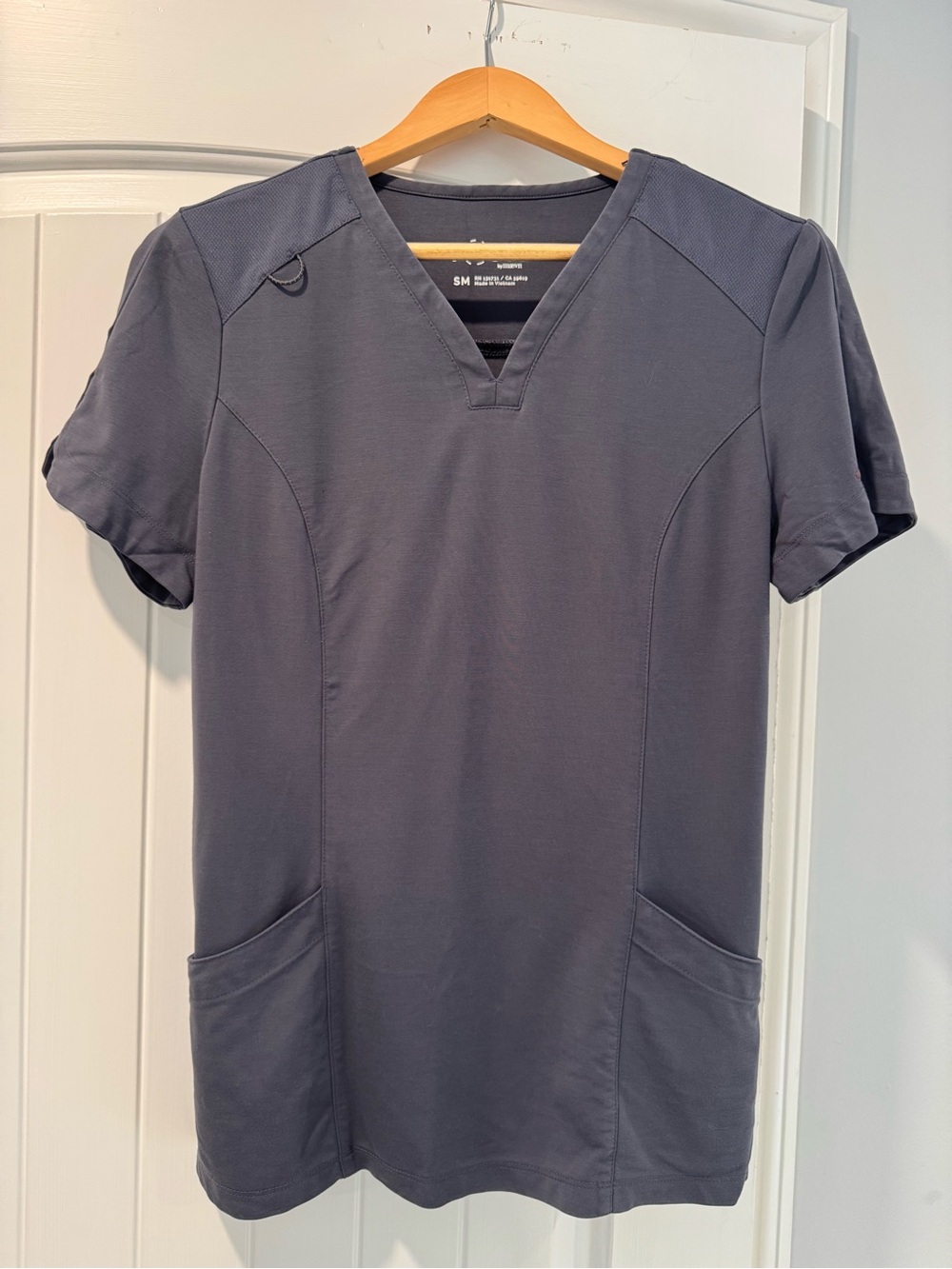 Maevn Focus V-Neck Scrub Top in Charcoal Gray